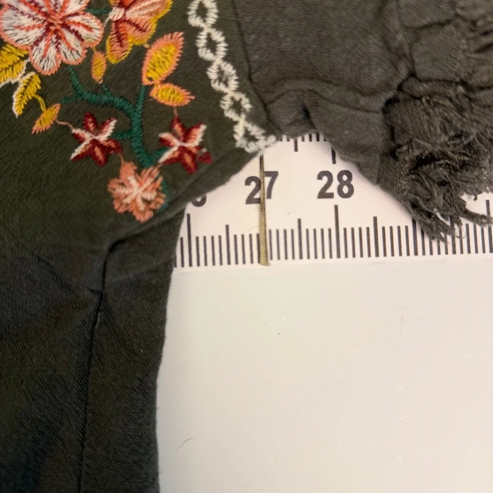 Umgee Womens L Top Shirt Olive Green Floral Embroidered Linen Blend Fringe - Picture 5 of 7